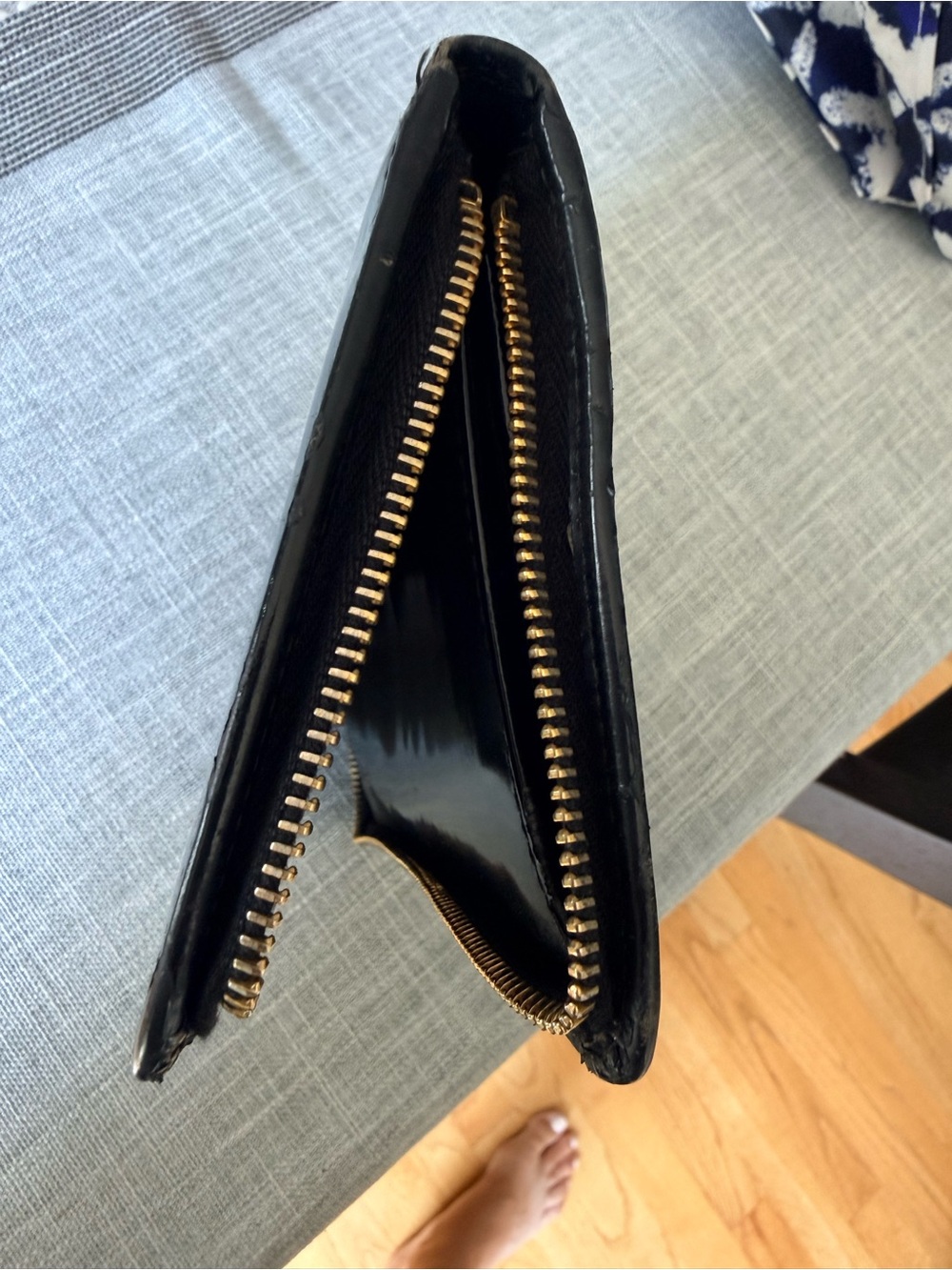 Gucci Black Patent Leather Zip Wallet with Gold-Tone Trim (vintage) - Picture 9 of 13
